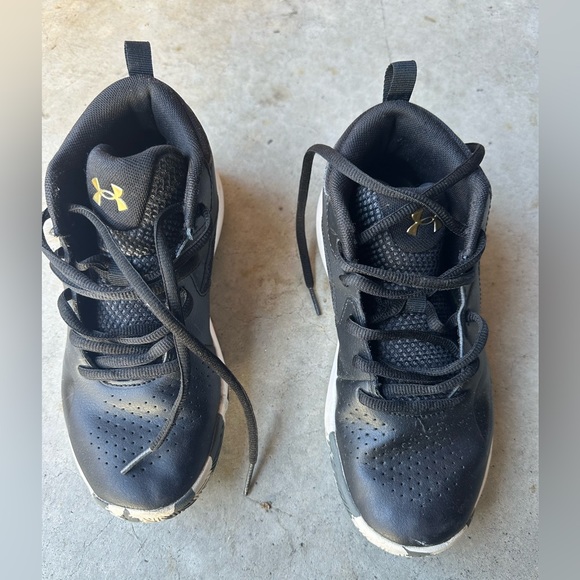Under Armour Boys Basketball Shoes - Picture 2 of 7